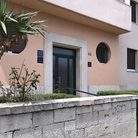 Azimut Apartment *